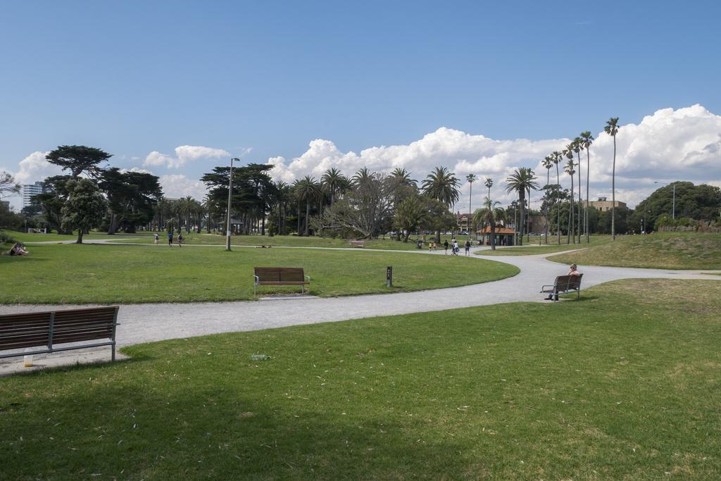 Апартаменти ☆ Heart Of St Kilda ☆ Infinity Pool+Parking+Wifi Мельбурн Екстер'єр фото